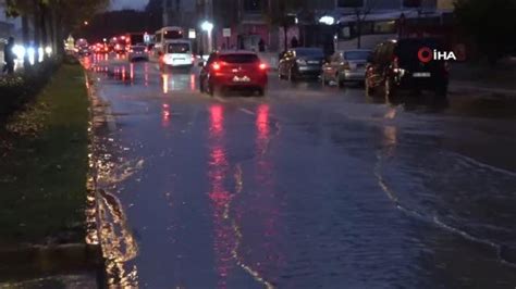 Antalyada Turuncu Alarm Gerçek Oldu Yağmur Caddeleri Göle Çevirdi